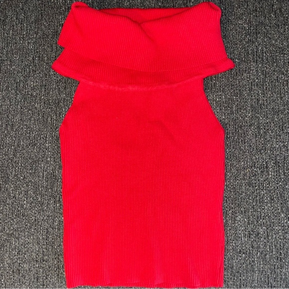 Crop Ribbed Knit Top - Picture 2 of 3